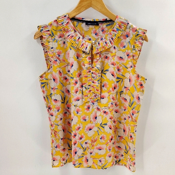 Tommy Hilfiger Yellow Floral Blouse Size Medium Pleated Front Slight sleeve - Picture 1 of 8